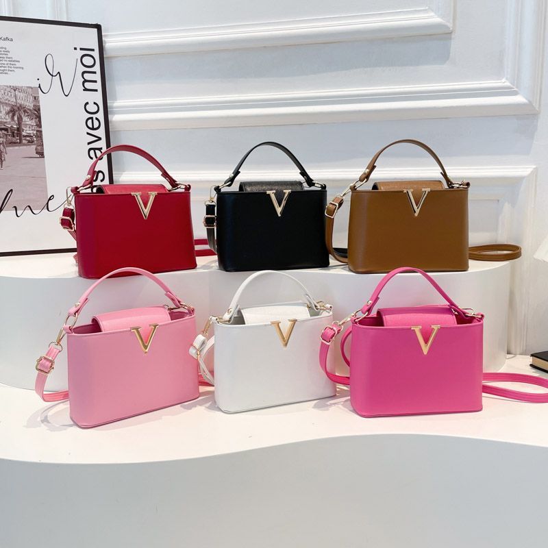 Single shouldered handbag
