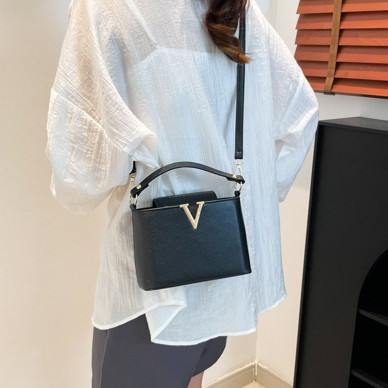Single shouldered handbag