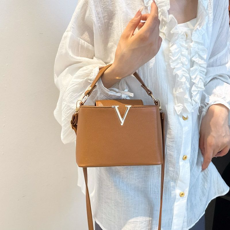 Single shouldered handbag