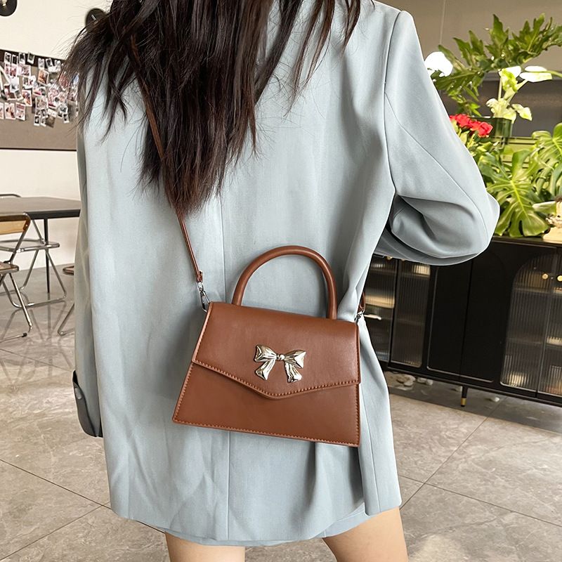 Bow style shoulder handbag