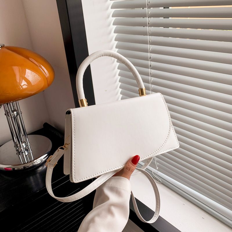 2024 trendy color handbag