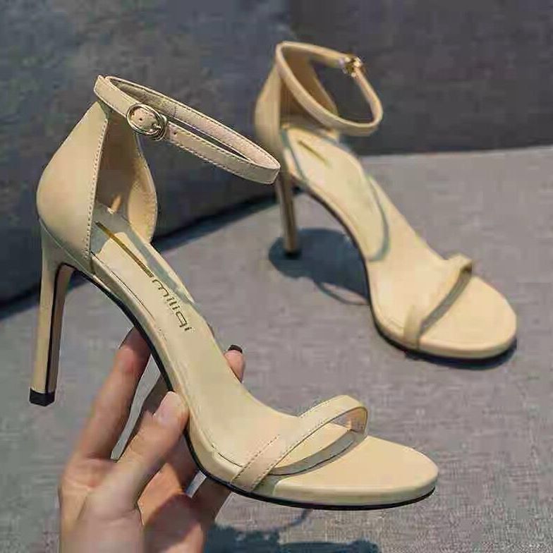 Open toe heel sandals